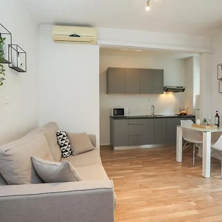 Lolly Διαμέρισμα *